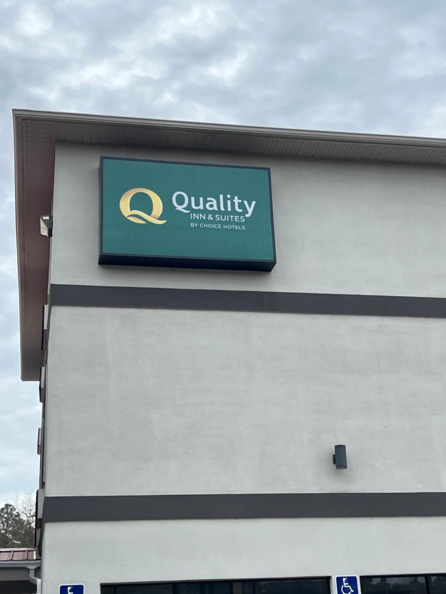 Quality Inn & Suites Biloxi Exterior photo