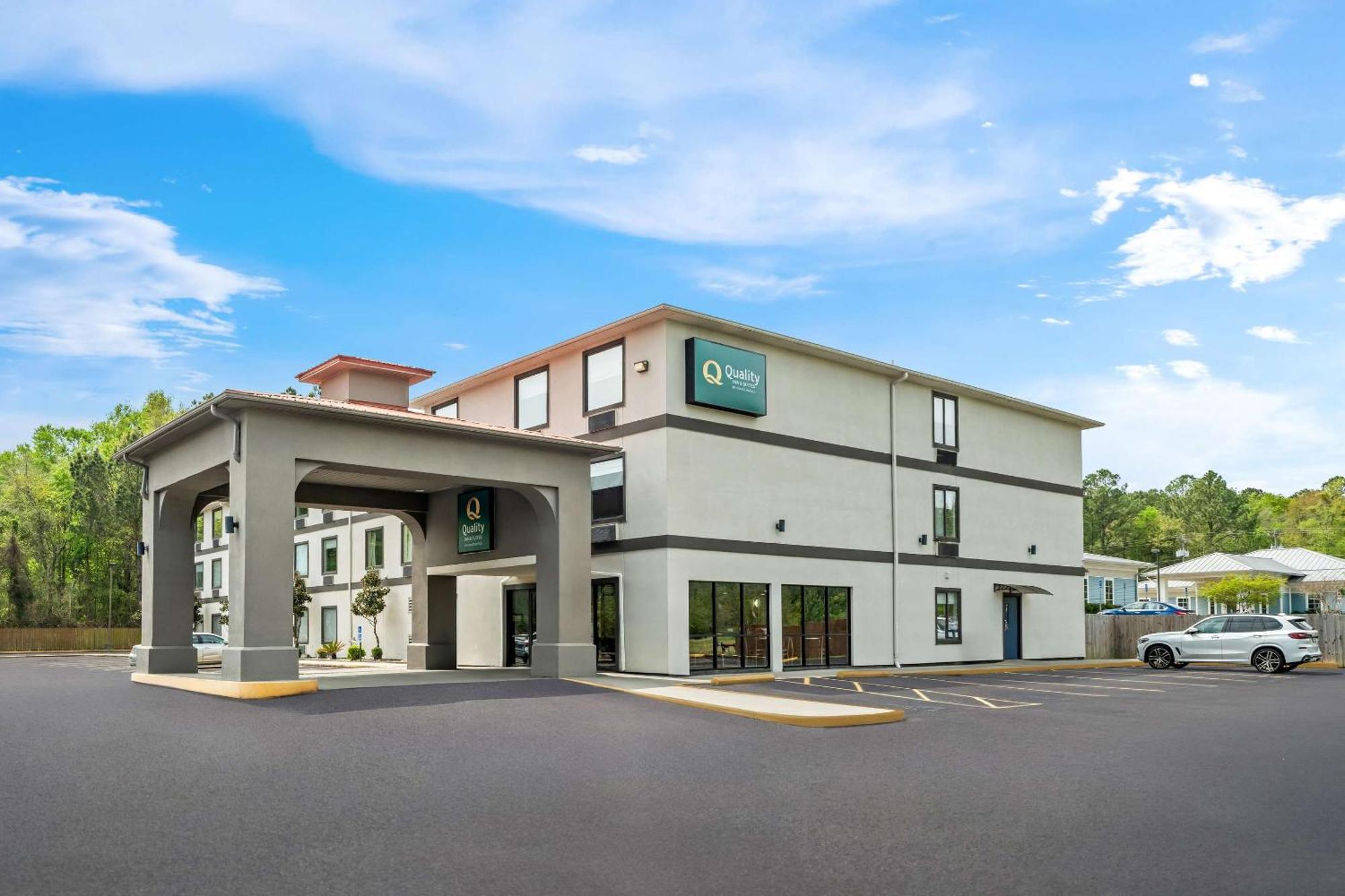 Quality Inn & Suites Biloxi Exterior photo